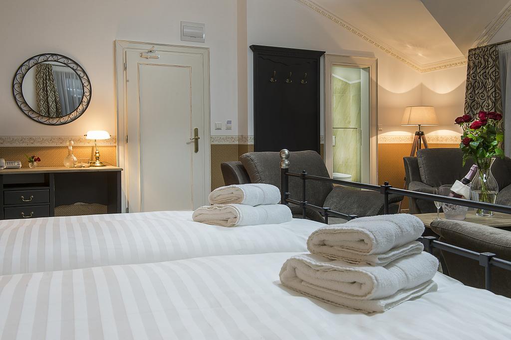 Hotel Pod Branou Bardejov Ruang foto